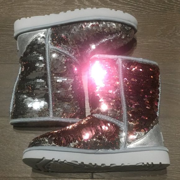 ⭐HOST PICK⭐ Super Sparkly classic short silver & pink (reversible) sequin UGGS - Picture 3 of 5